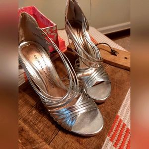 New in Box Women's Strappy Silver Heels by Chinese Laundry Size 9M